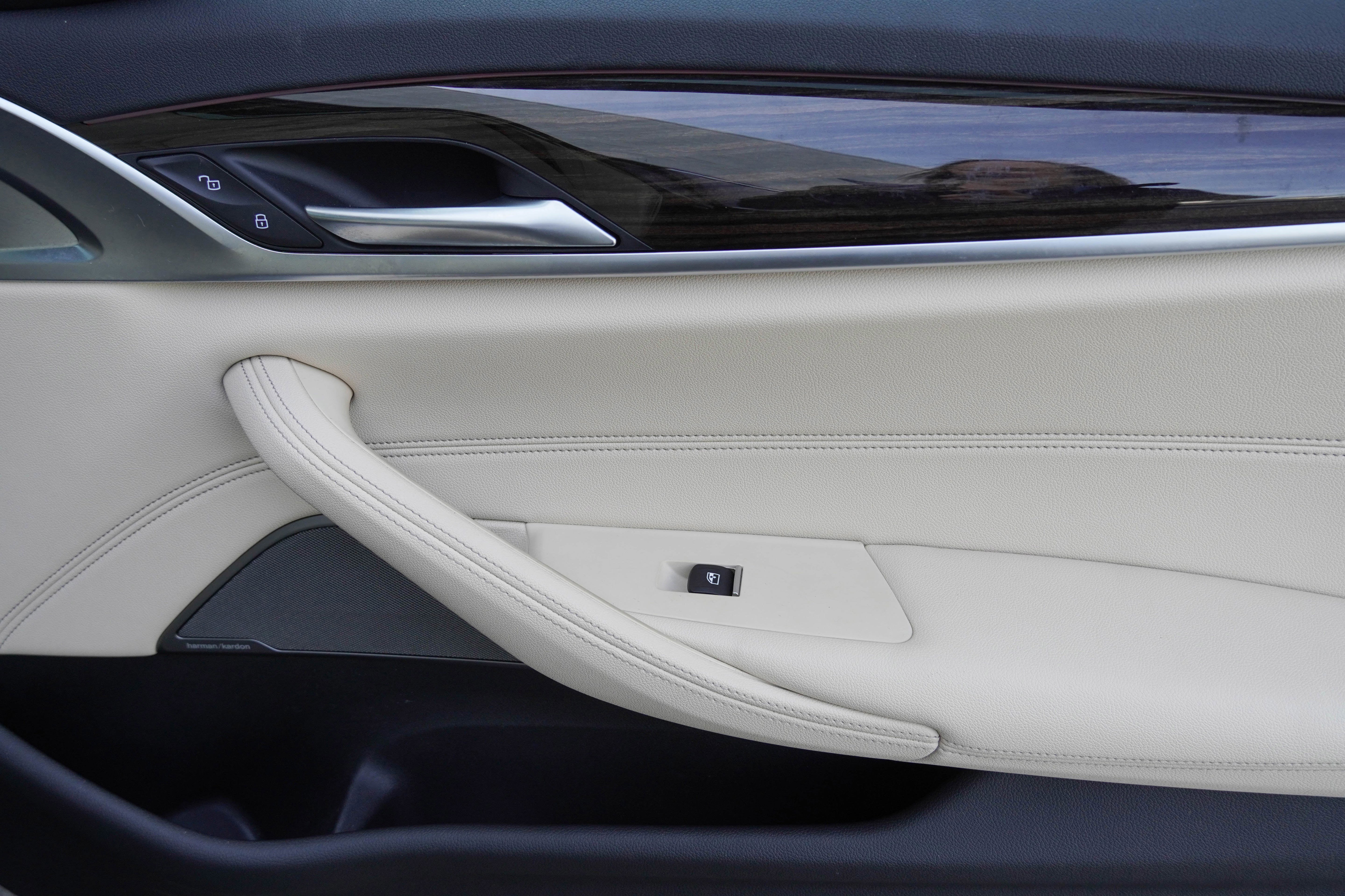 Used 2021 BMW 540i w/ Premium Package image 31