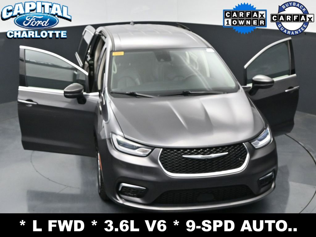 Used 2023 Chrysler Pacifica Touring-L FWD image 35