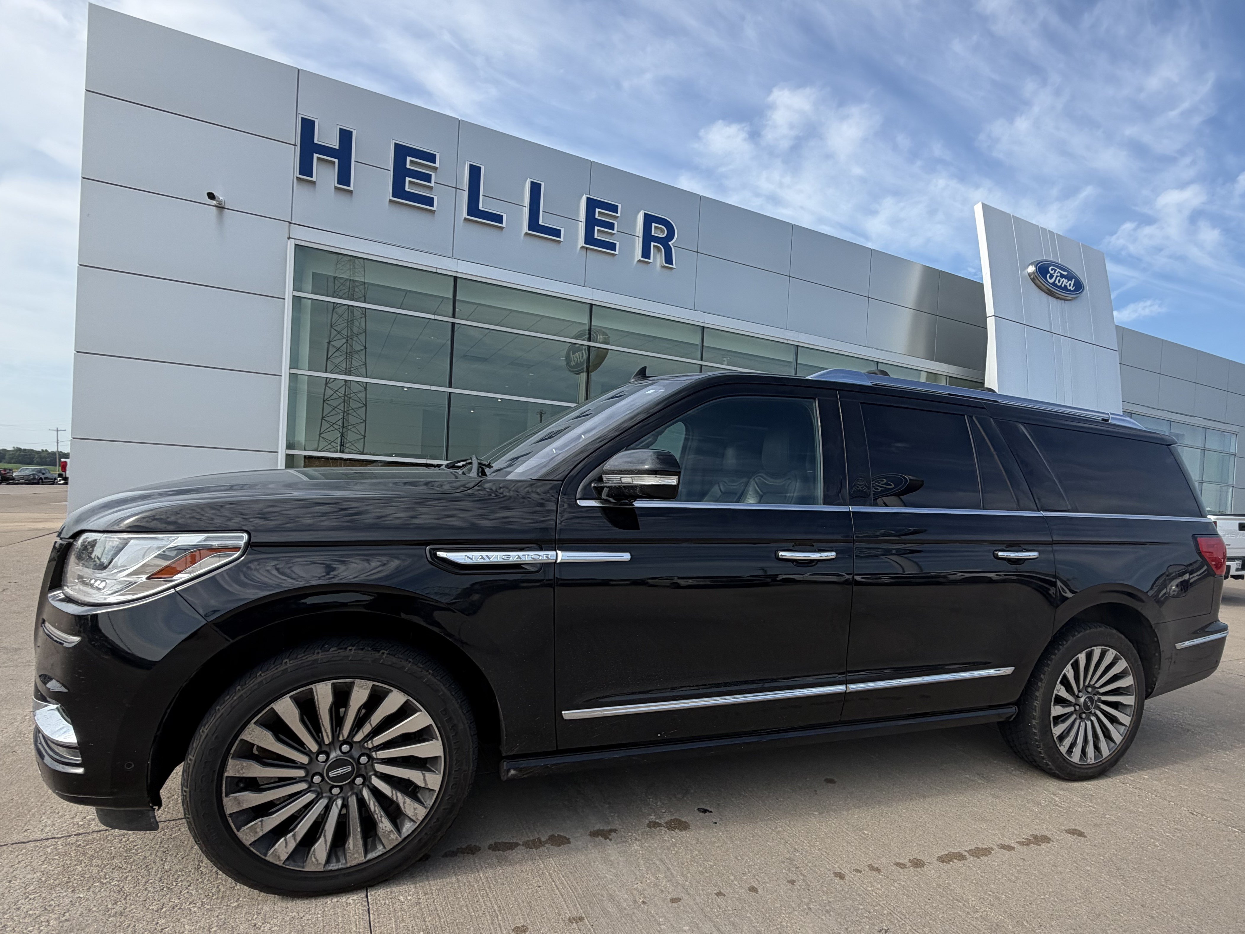 Used 2018 Lincoln Navigator L Reserve w/ Technology Package AWD/4WD image 3