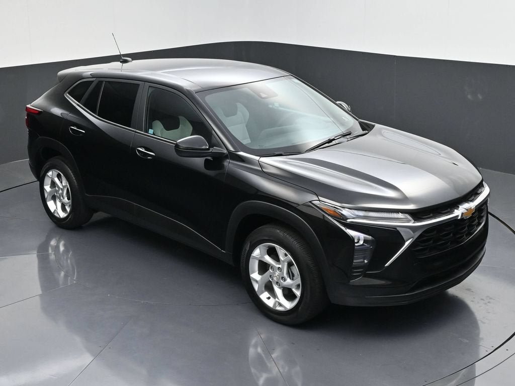 Certified 2025 Chevrolet Trax LS w/ LS Convenience Package FWD image 36
