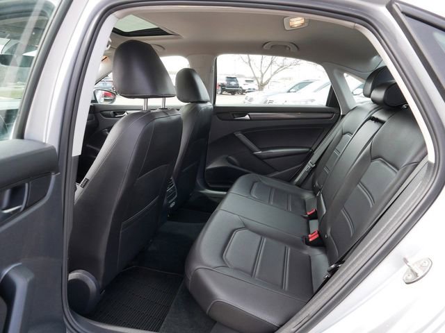 Used 2020 Volkswagen Passat 2.0T R-Line FWD image 17