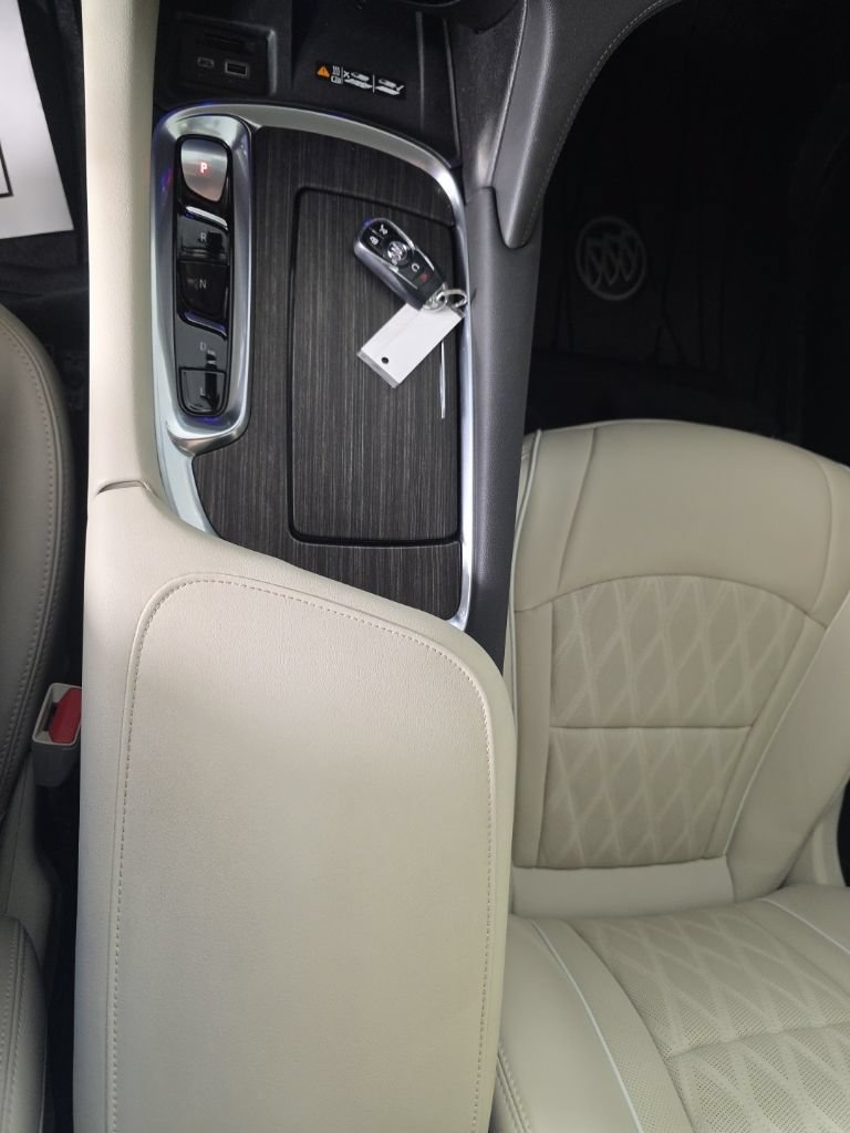 Used 2022 Buick Enclave Avenir w/ Avenir Technology Package AWD/4WD image 22