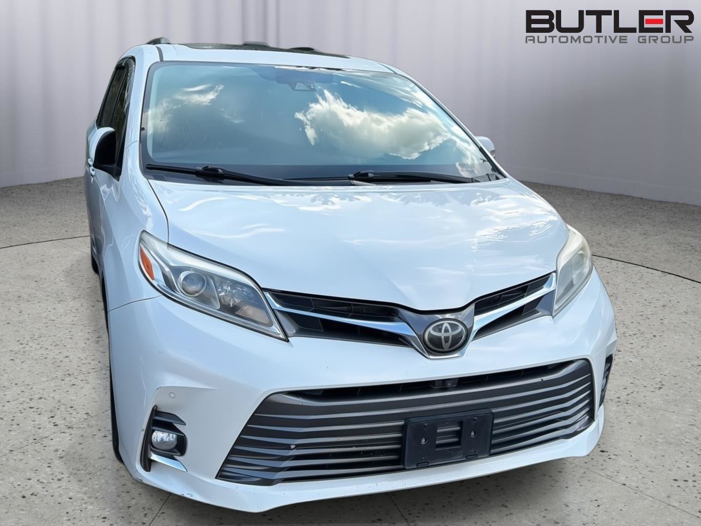 Used 2018 Toyota Sienna Limited Premium FWD image 9