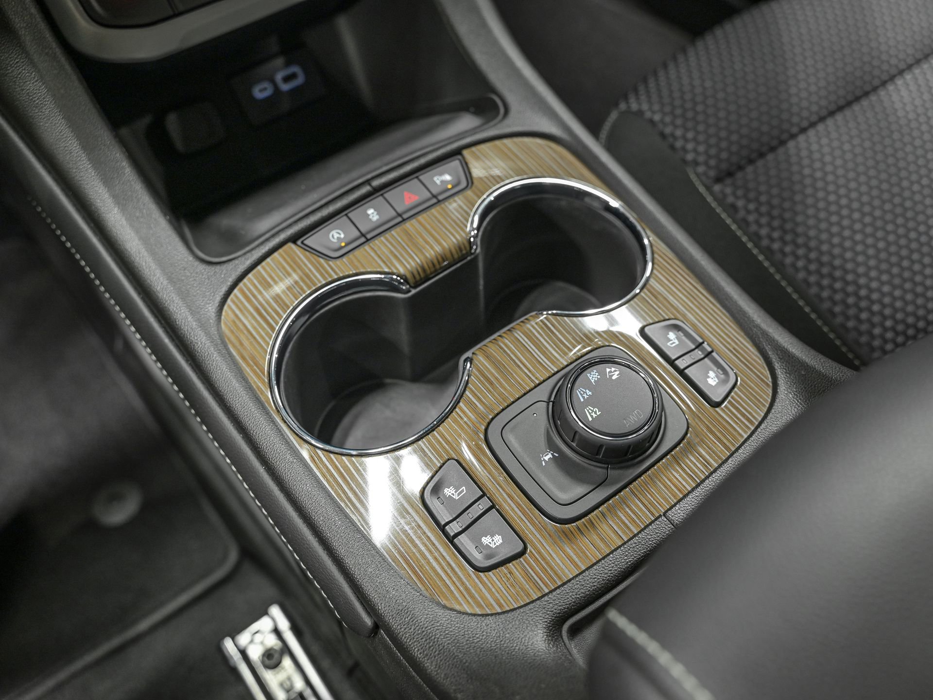 Used 2023 GMC Acadia SLE w/ Driver Convenience Package image 24