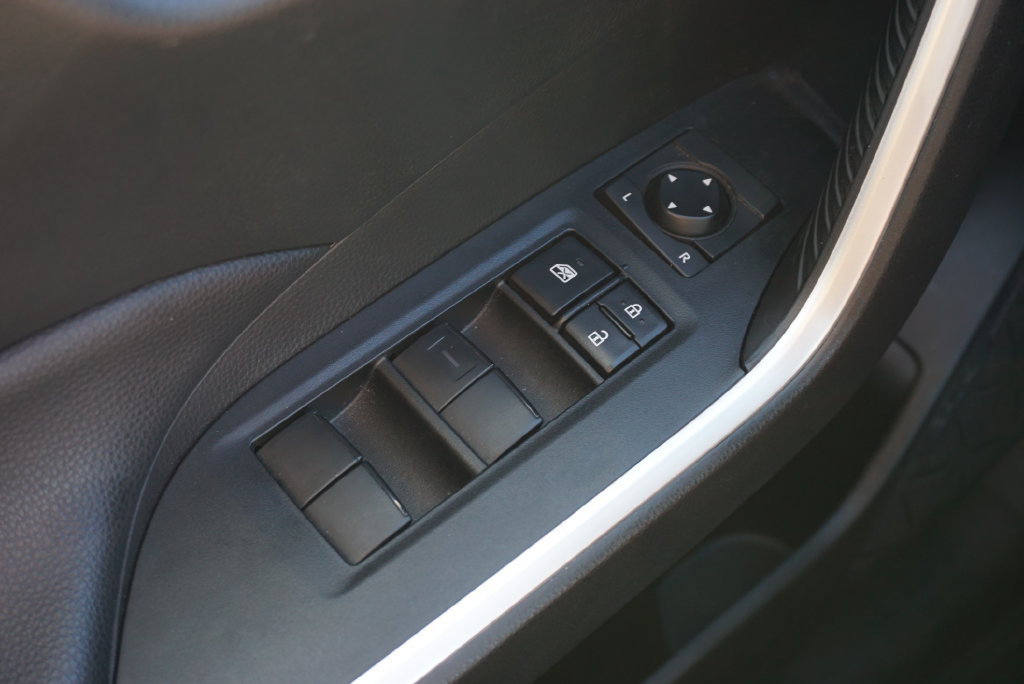 Used 2022 Toyota RAV4 LE AWD/4WD image 27