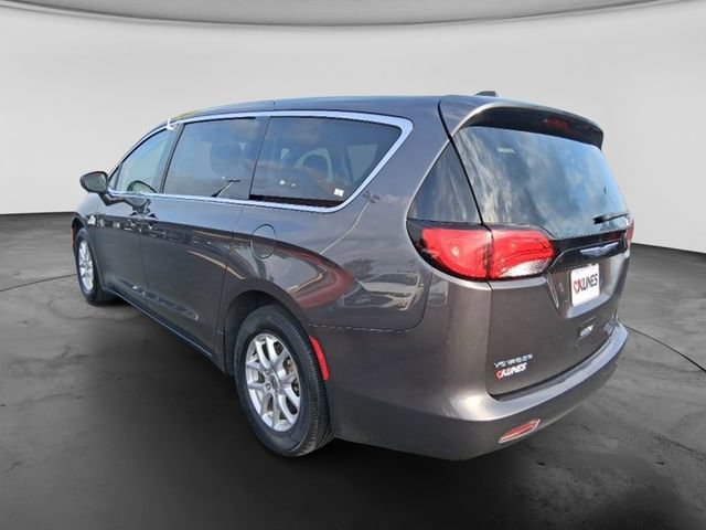 Used 2023 Chrysler Voyager LX FWD image 7