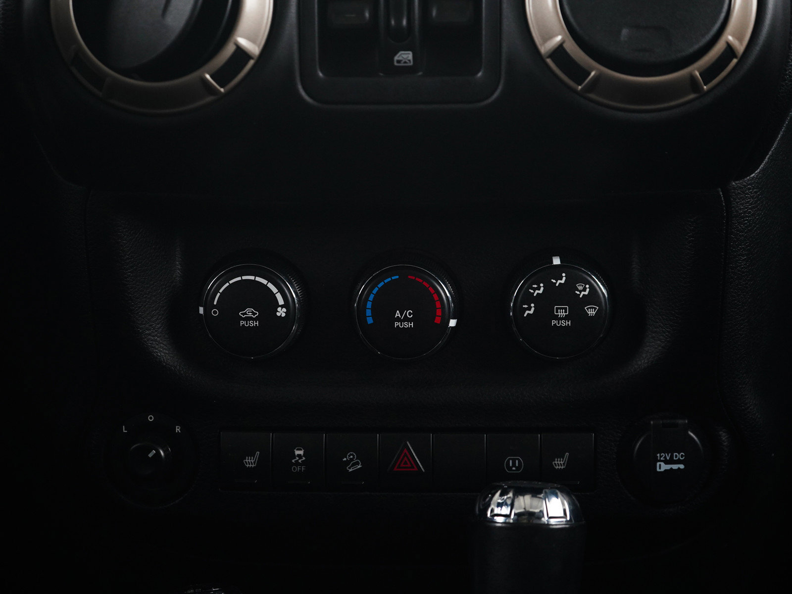 Used 2016 Jeep Wrangler Unlimited Sahara image 15