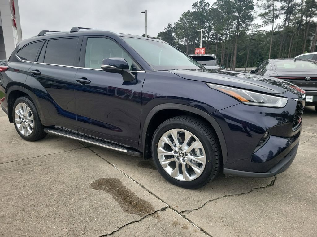 Used 2023 Toyota Highlander Limited FWD image 9