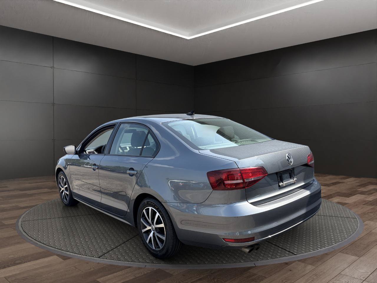 Used 2016 Volkswagen Jetta SE FWD image 6