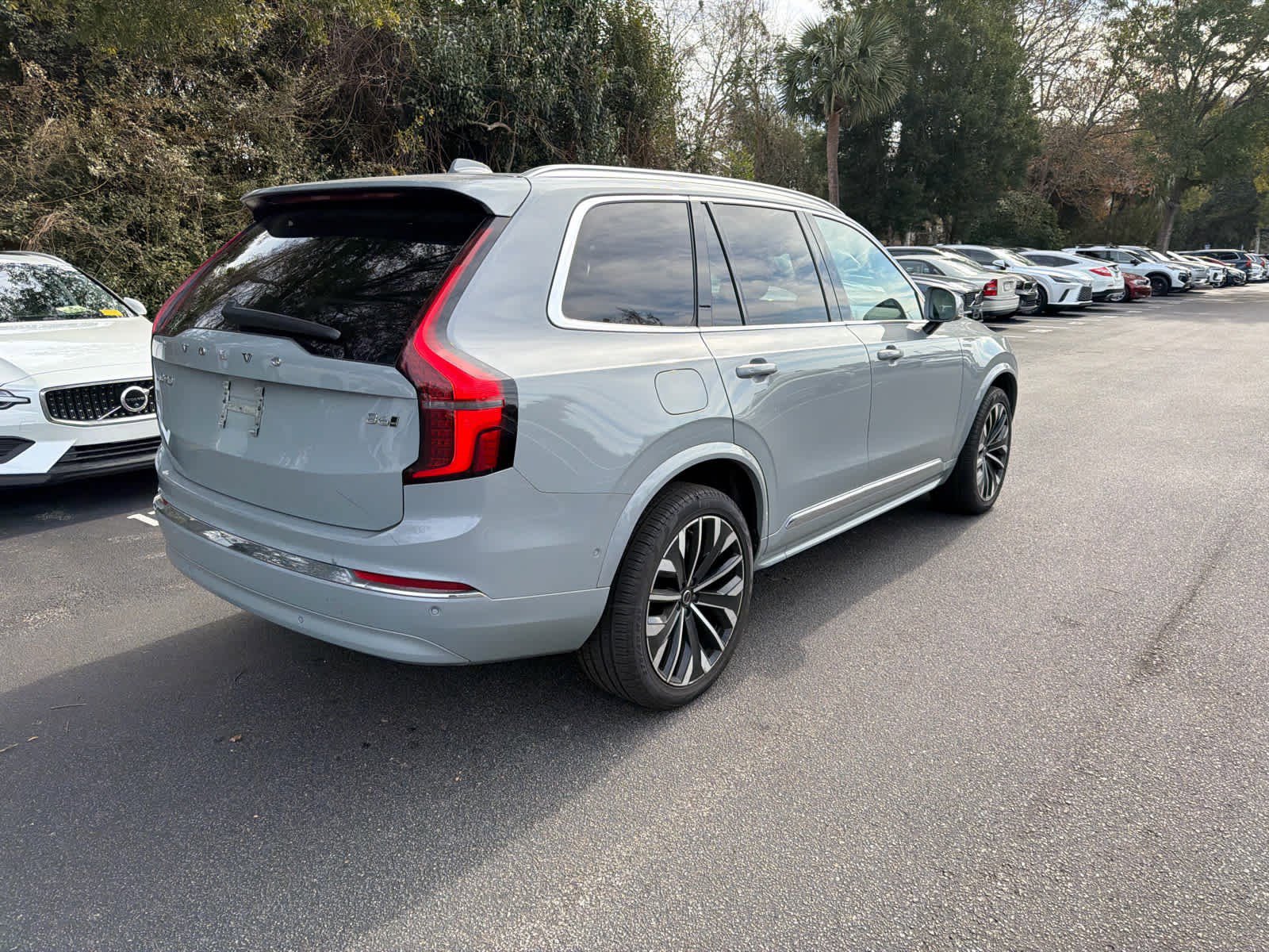Certified 2025 Volvo XC90 B6 Plus image 50