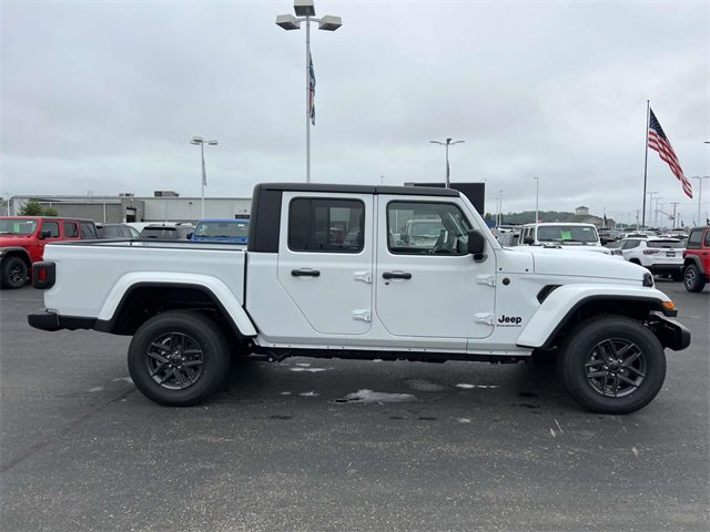New 2025 Jeep Gladiator Sport image 11