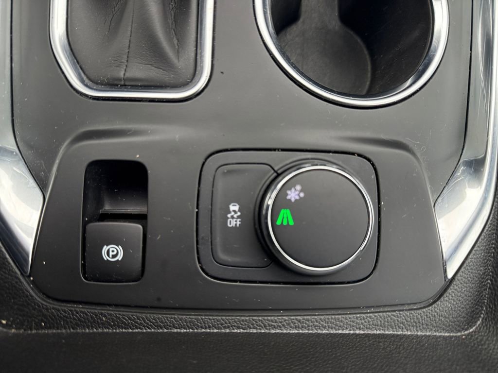 Used 2021 Chevrolet Traverse LS image 19