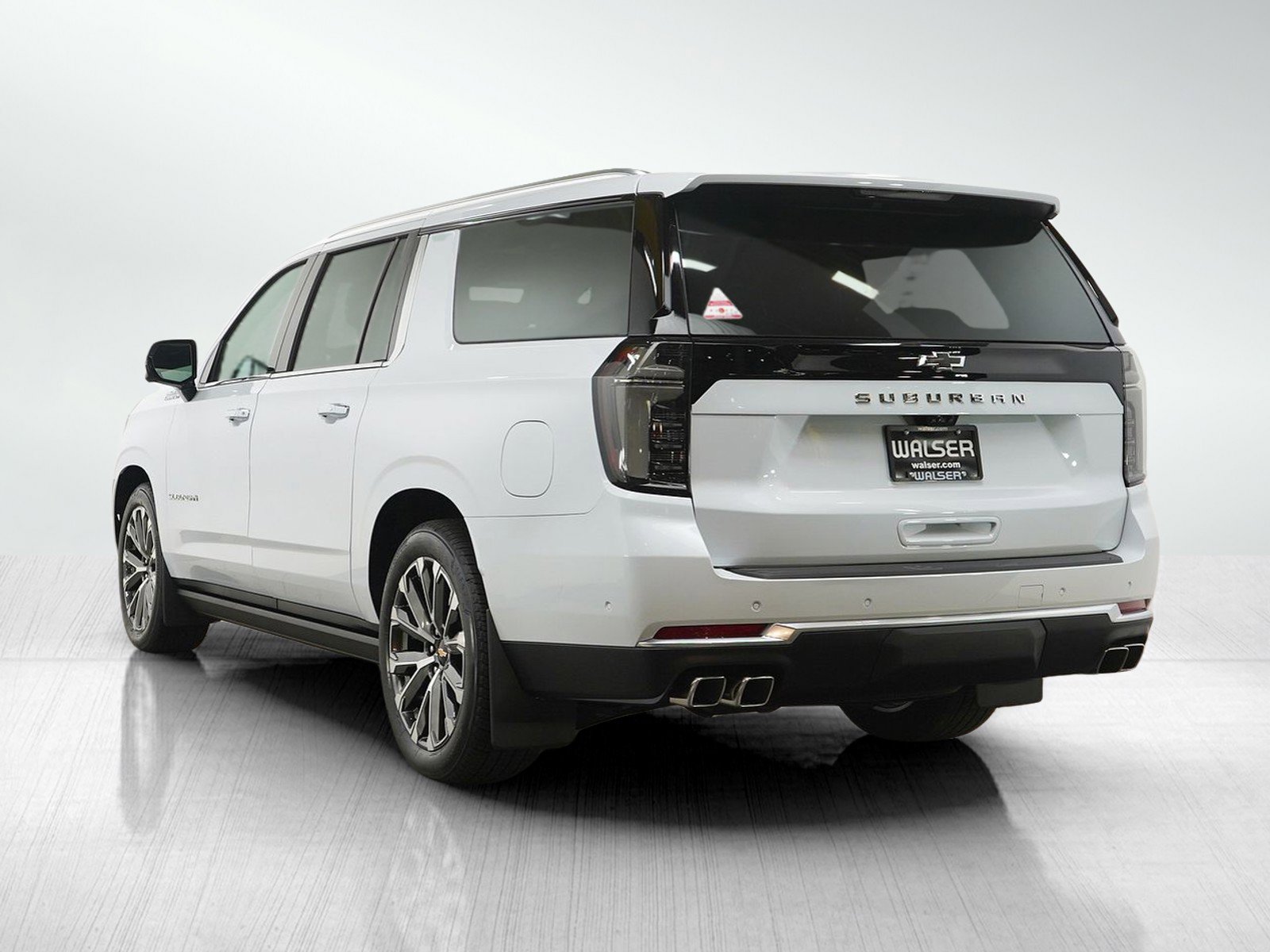 Used 2026 Chevrolet Suburban High Country AWD/4WD image 3