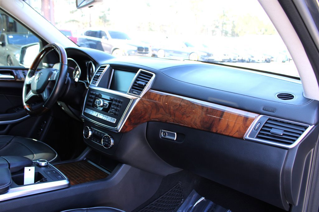 Used 2013 Mercedes-Benz GL 550 4MATIC image 18