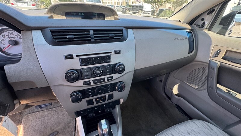 Used 2011 Ford Focus SE FWD image 5