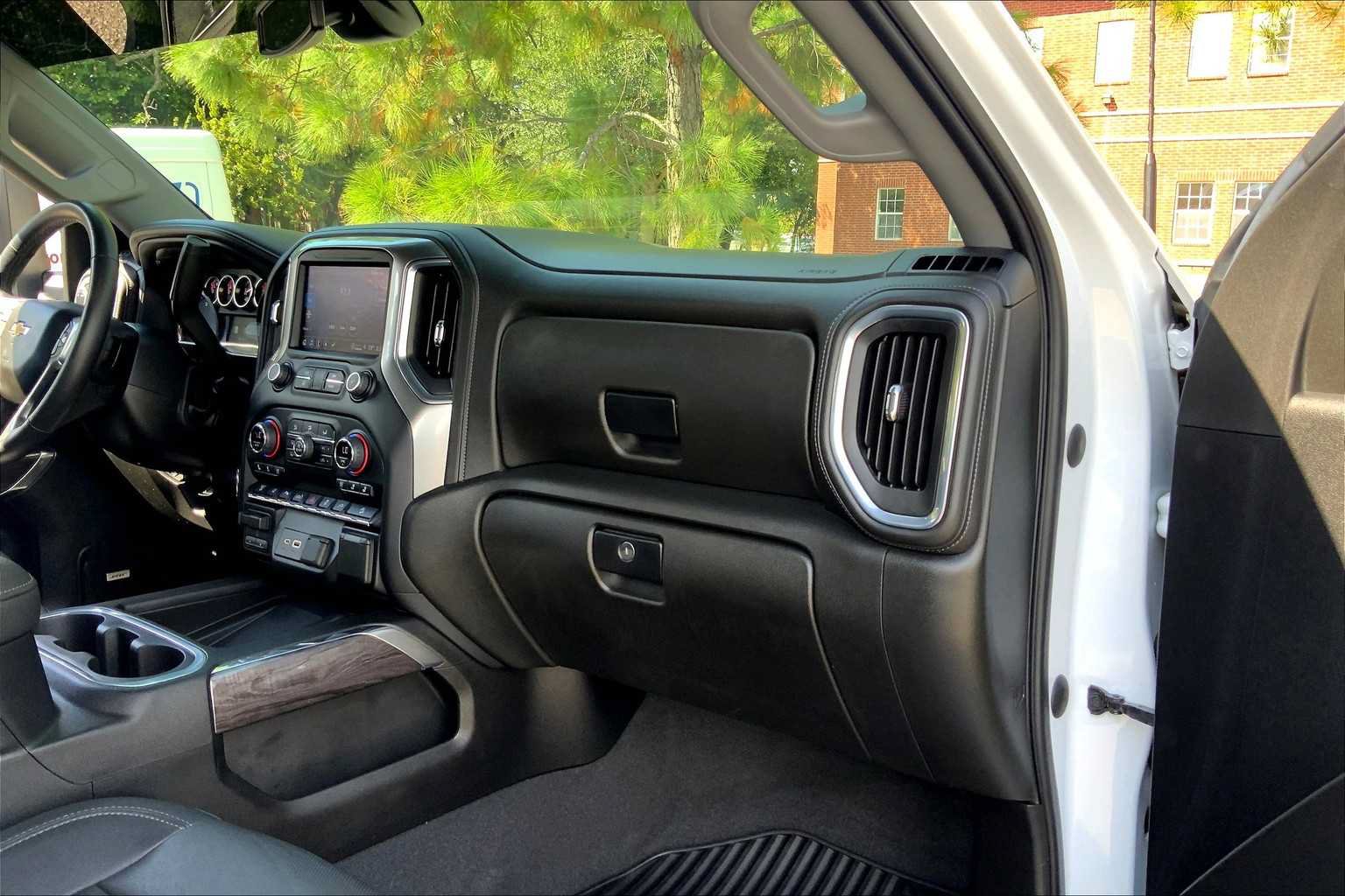 Used 2022 Chevrolet Silverado 2500 LTZ w/ LTZ Plus Package AWD/4WD image 17