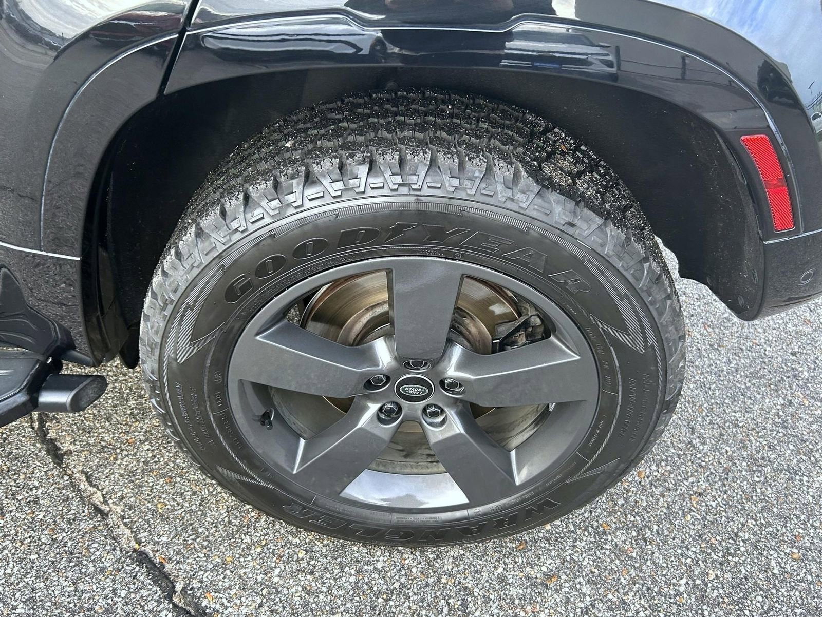 Used 2023 Land Rover Defender 110 V8 image 22