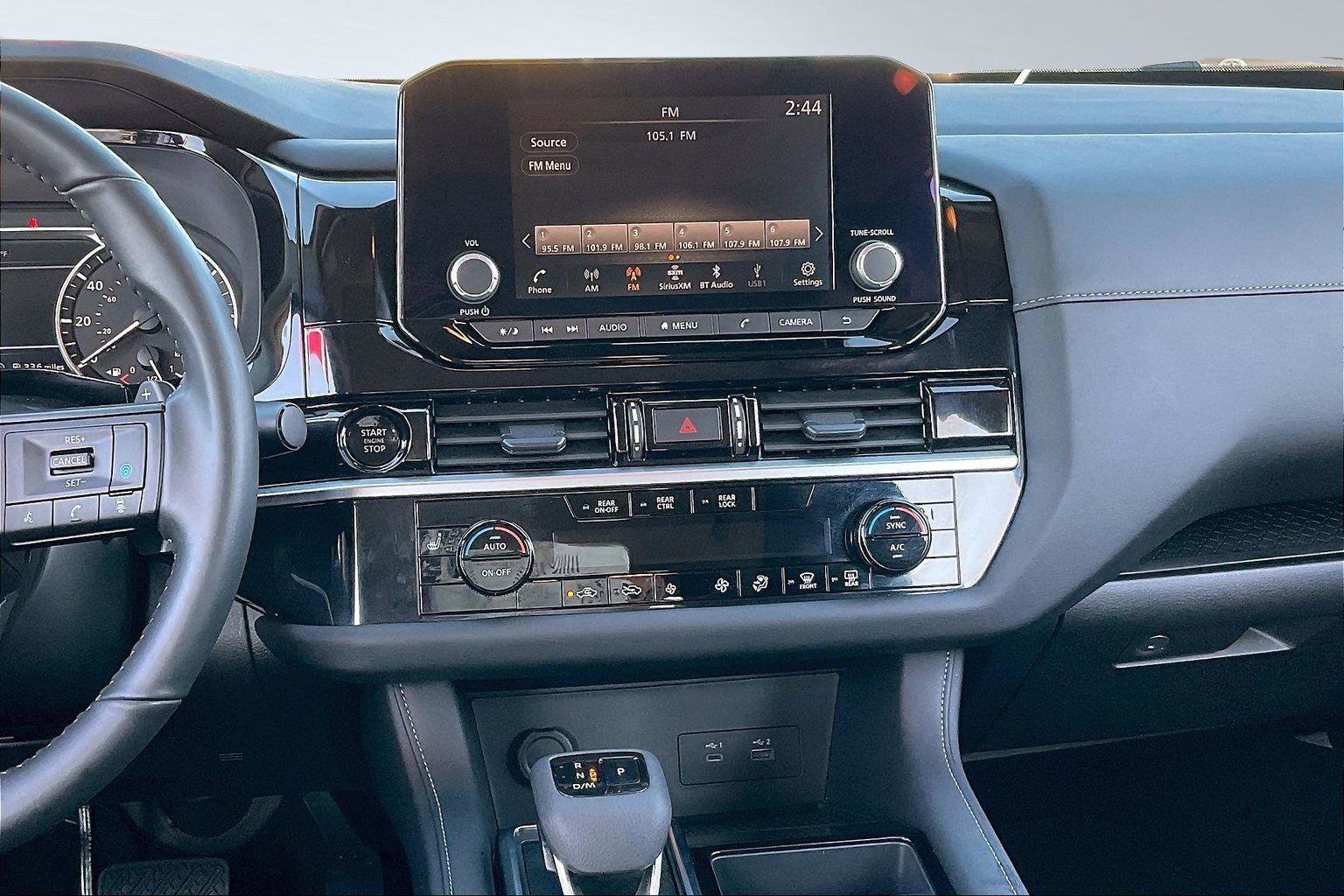 Used 2025 Nissan Pathfinder SV w/ SV Premium Package image 6