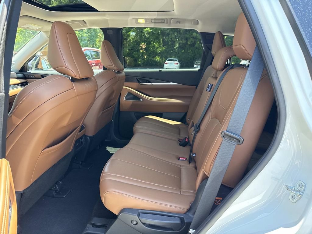 Used 2023 INFINITI QX60 Sensory w/ Vision Package AWD/4WD image 18