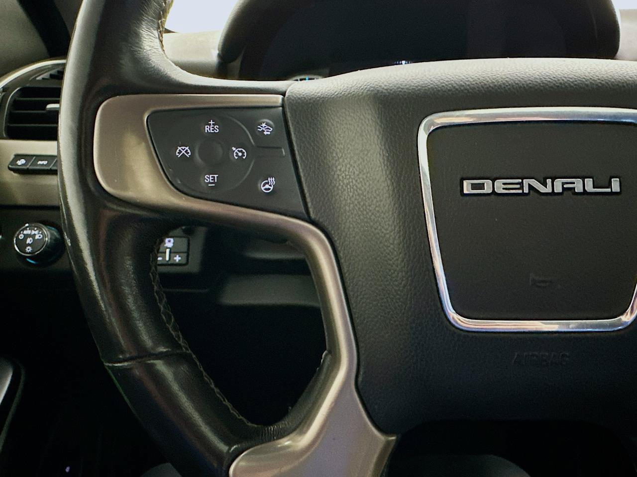 Used 2019 GMC Yukon Denali AWD/4WD image 52