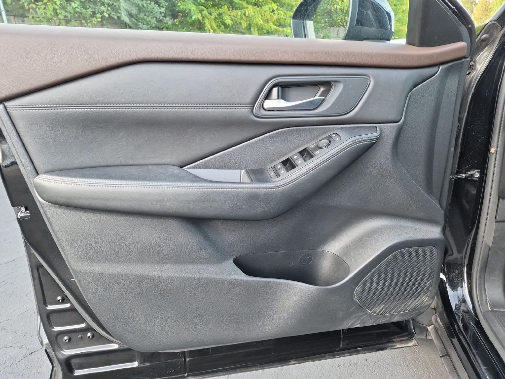 Used 2023 Nissan Rogue SV w/ SV Premium B Package AWD/4WD image 13