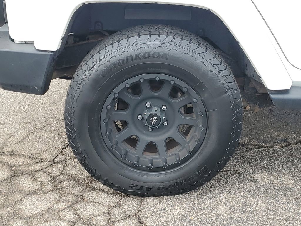 Used 2014 Jeep Wrangler Unlimited Sahara w/ Connectivity Group image 5