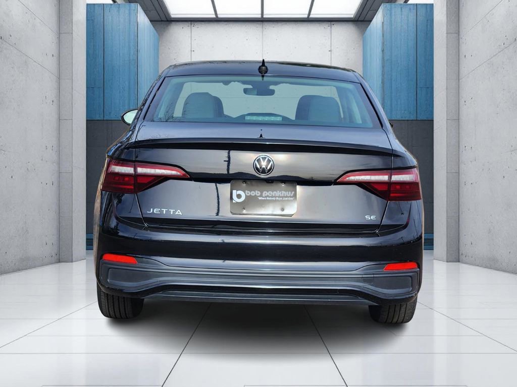 Used 2024 Volkswagen Jetta SE image 30