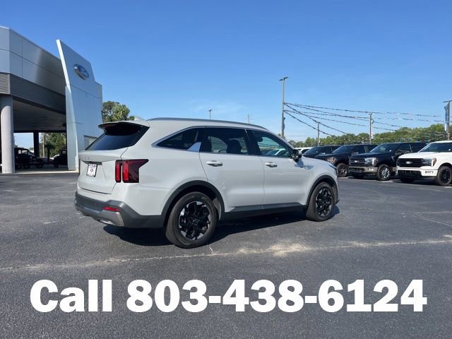 Used 2024 Kia Sorento S w/ Panoramic Sunroof Package FWD image 3