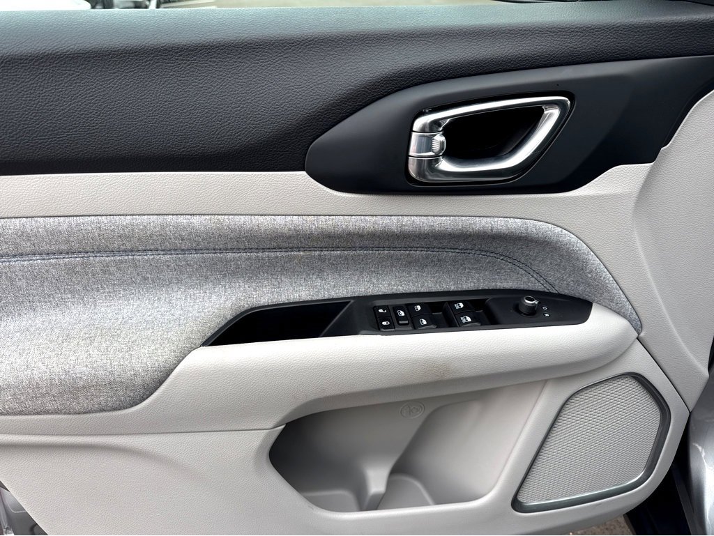 Certified 2024 Jeep Compass Latitude image 12