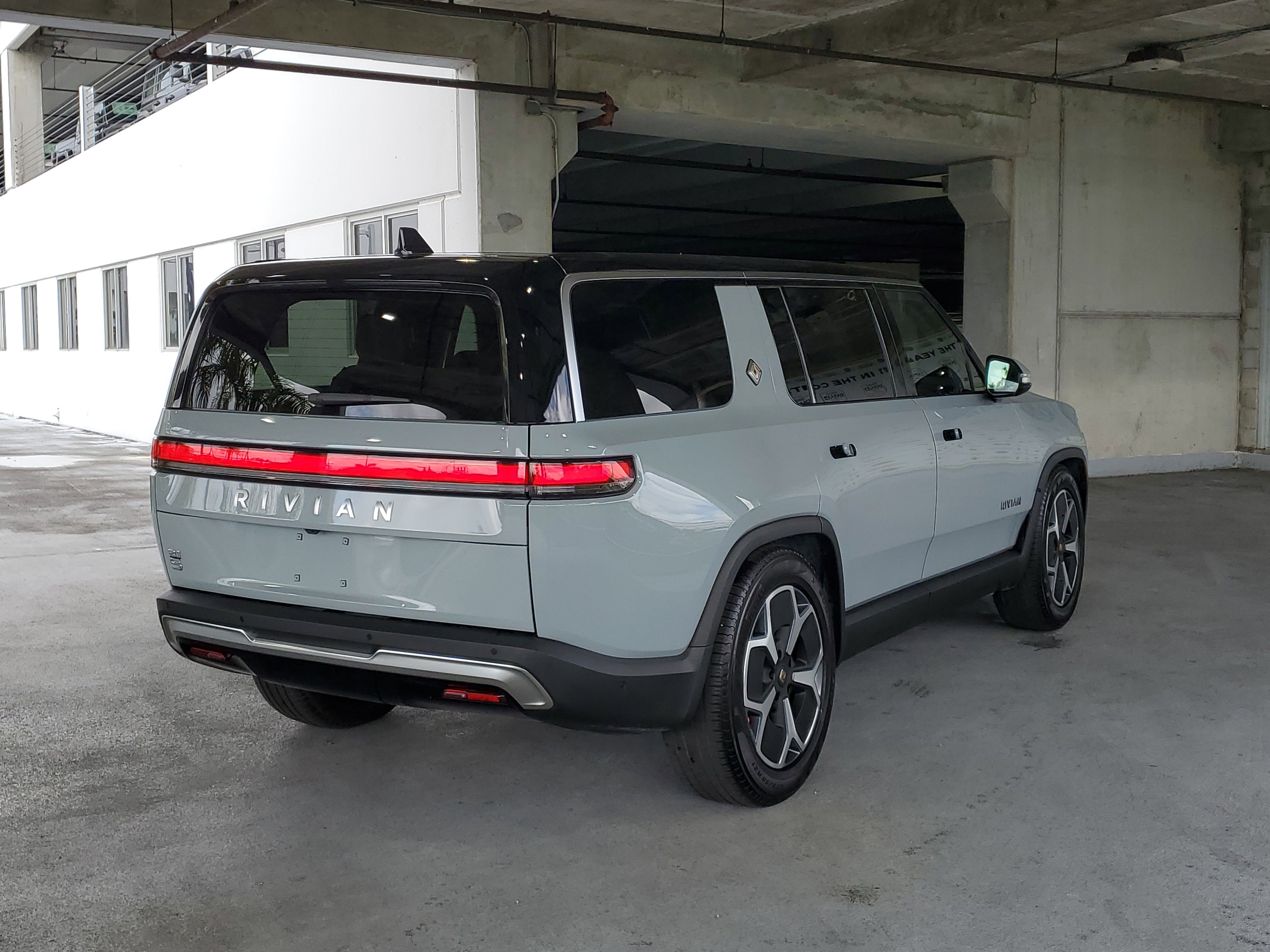 Used 2024 Rivian R1S Adventure image 2