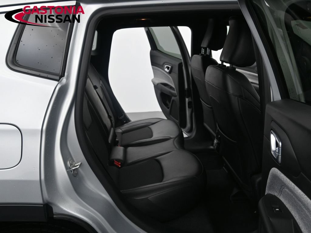 Used 2025 Jeep Compass Latitude AWD/4WD image 13