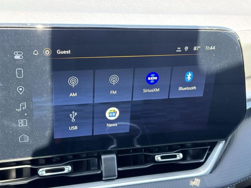 New 2026 Chevrolet Equinox LT w/ Safety and Technology Package FWD image 17