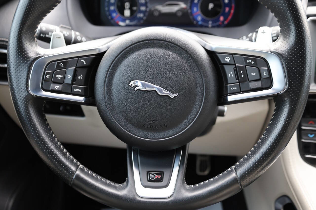 Used 2020 Jaguar F-PACE SVR image 18