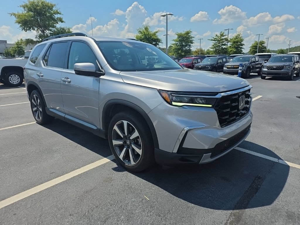 Used 2023 Honda Pilot Touring image 4