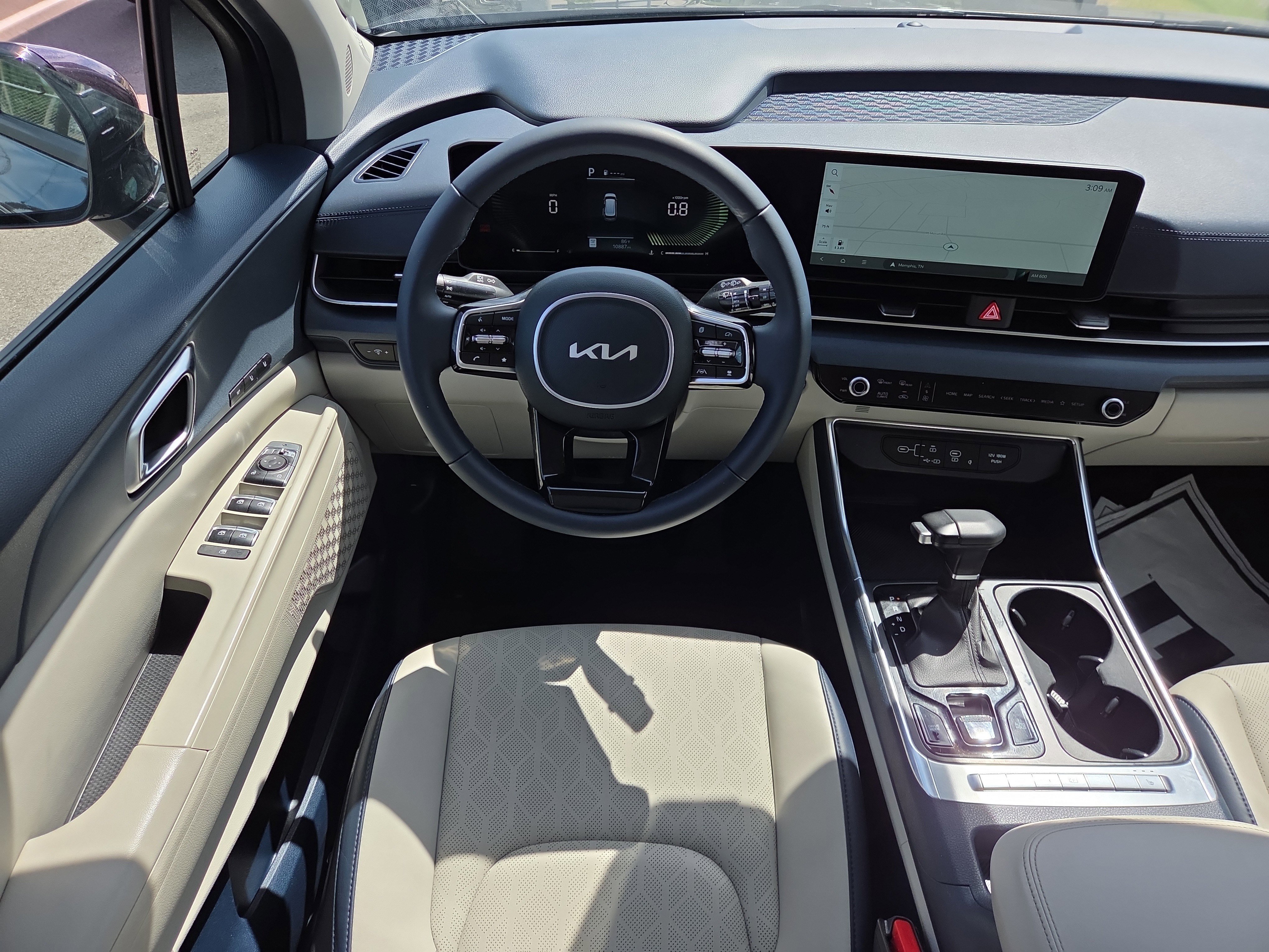 Used 2025 Kia Carnival EX FWD image 11