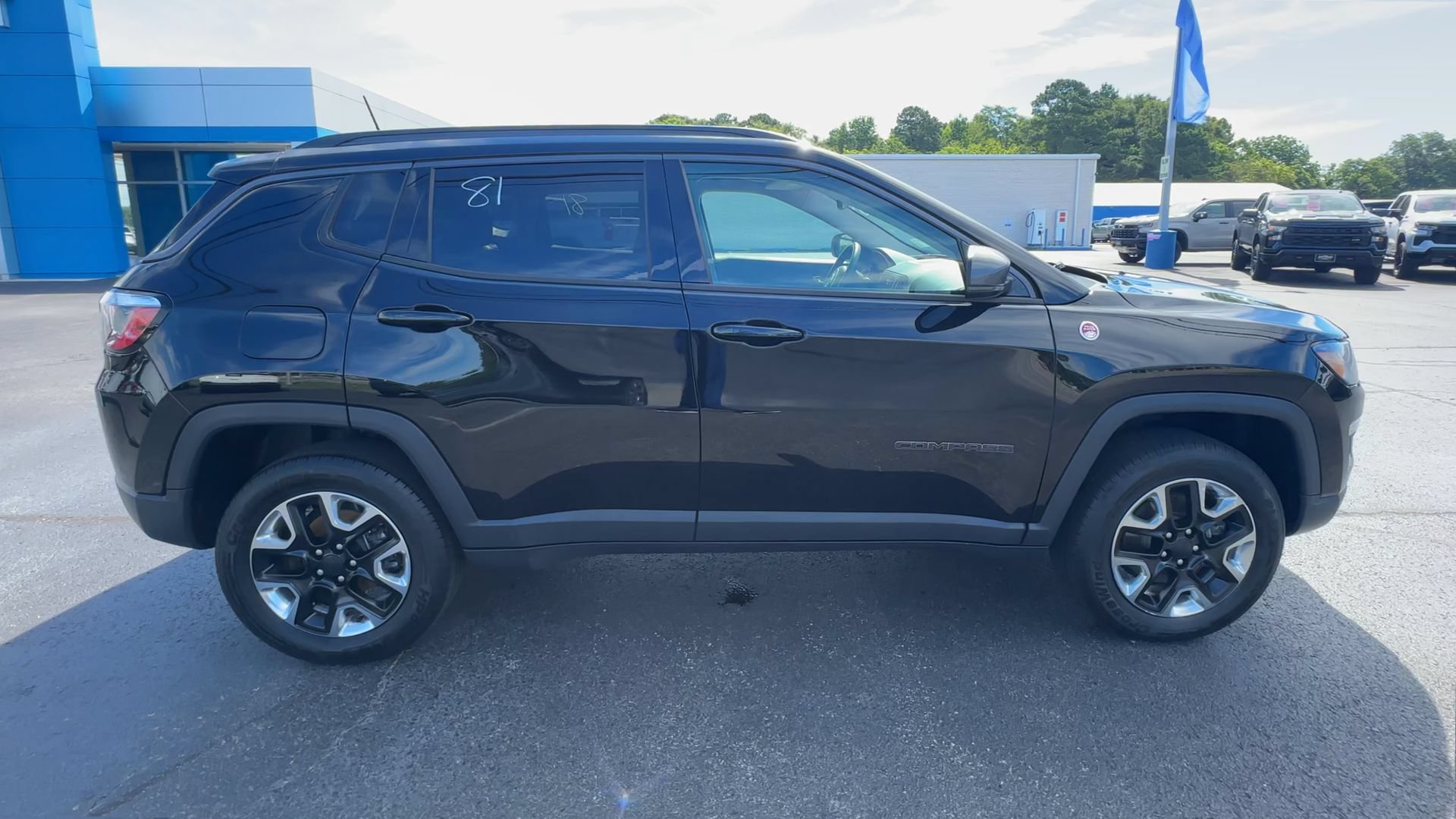 Used 2017 Jeep Compass Trailhawk w/ Leather Interior Group AWD/4WD image 9