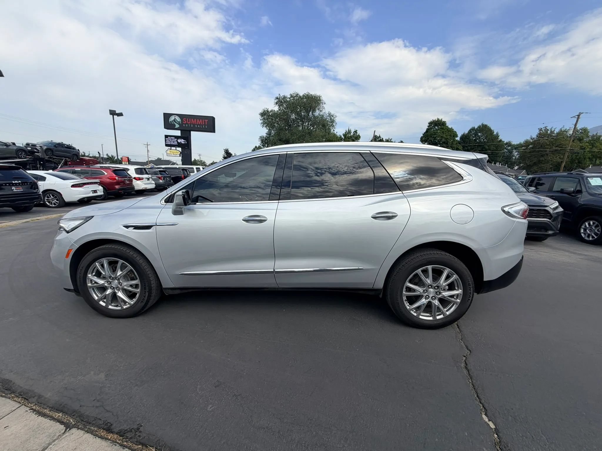 Used 2022 Buick Enclave Premium w/ Surround and Sites Package AWD/4WD image 7