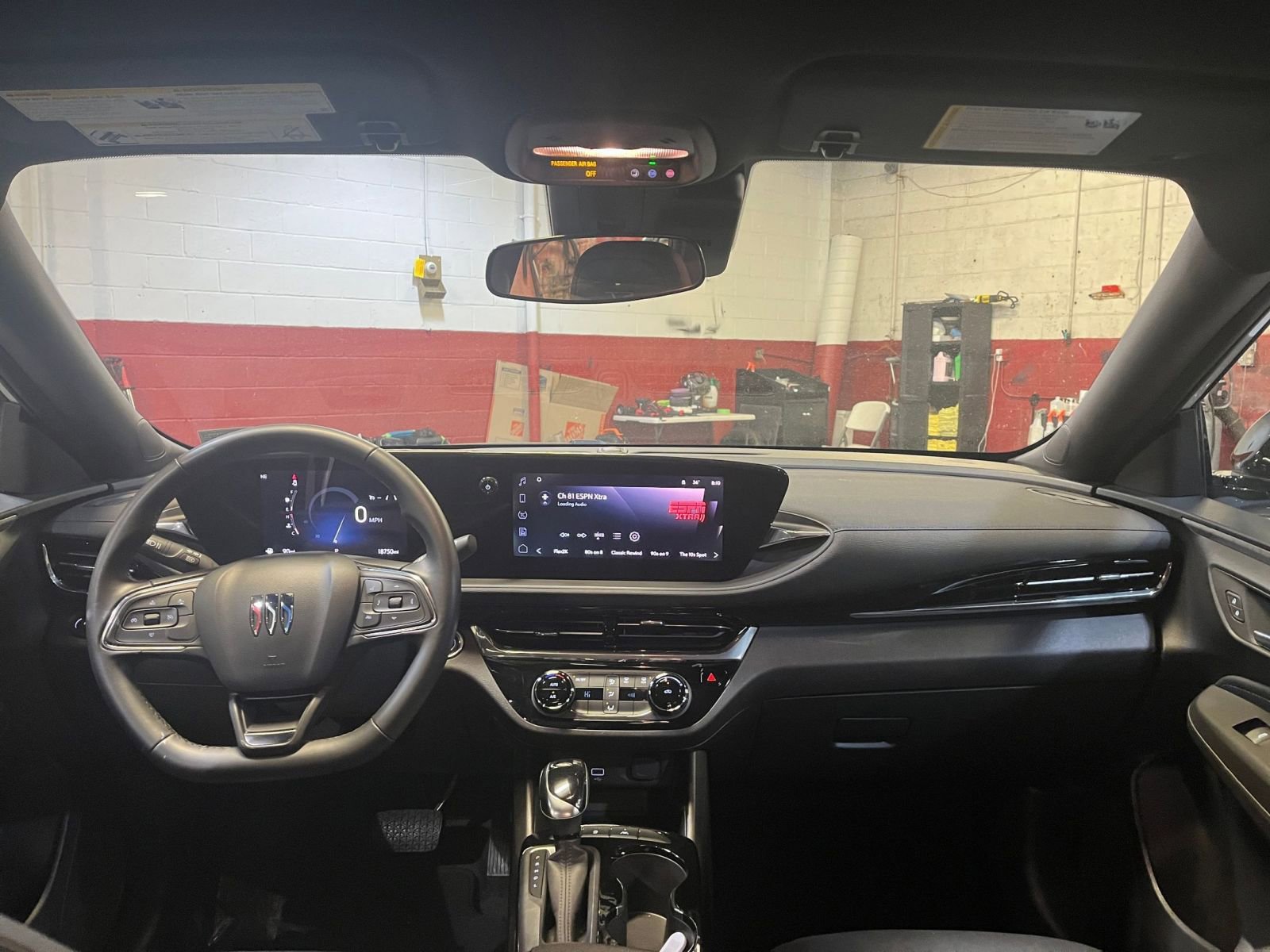 Used 2025 Buick Envista Sport Touring image 32