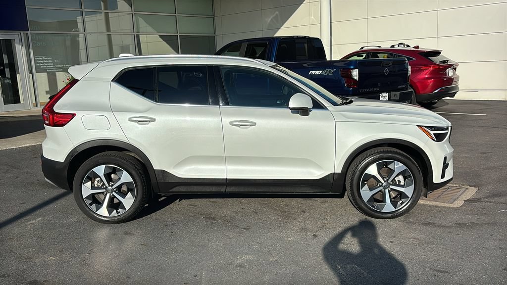 Certified 2025 Volvo XC40 B5 Core w/ Climate Package AWD/4WD image 27