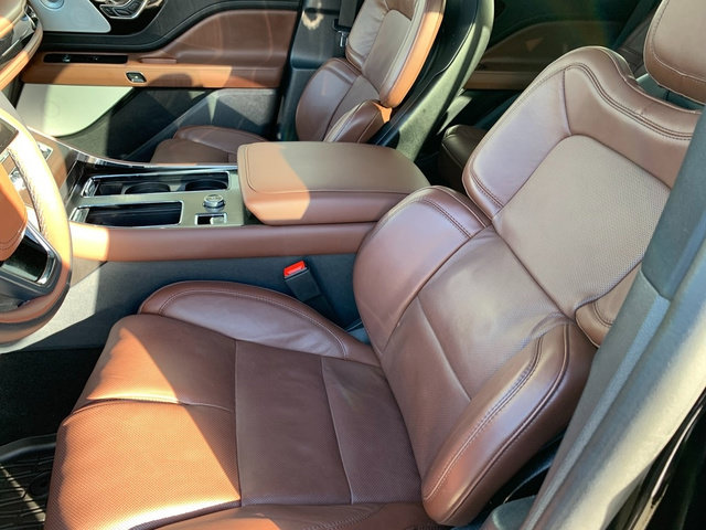 Certified 2025 Lincoln Aviator Reserve w/ Luxury Package AWD/4WD image 17