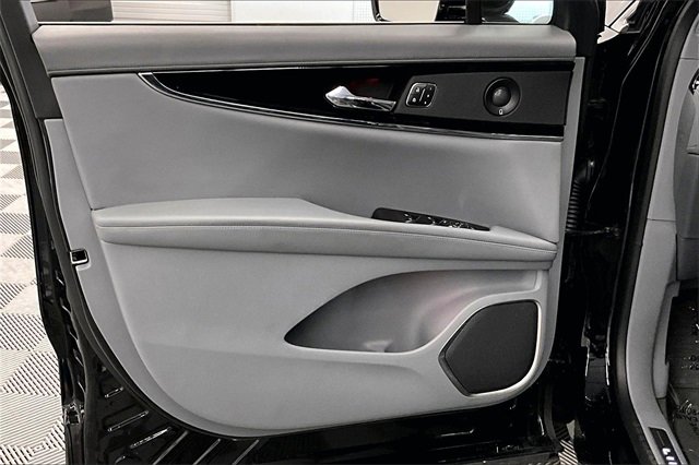 Used 2023 Lincoln Nautilus Reserve w/ Equipment Group 201A image 17