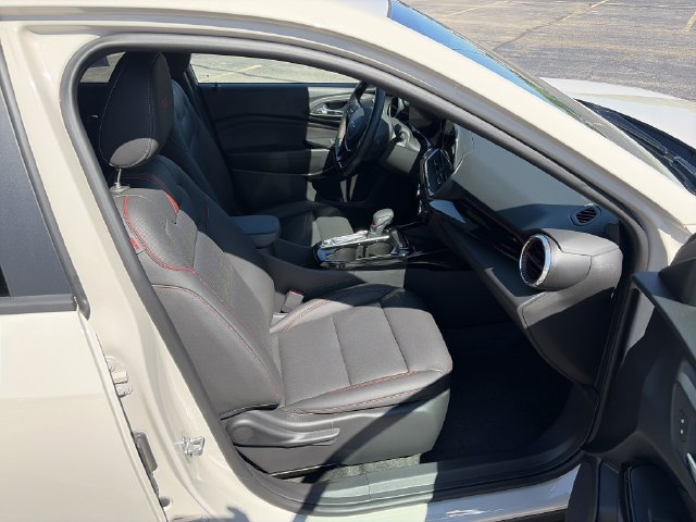Used 2026 Chevrolet Trax RS w/ Sunroof Package FWD image 15