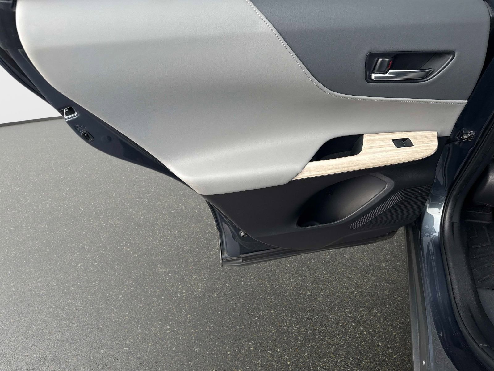 Used 2021 Toyota Venza Limited image 11