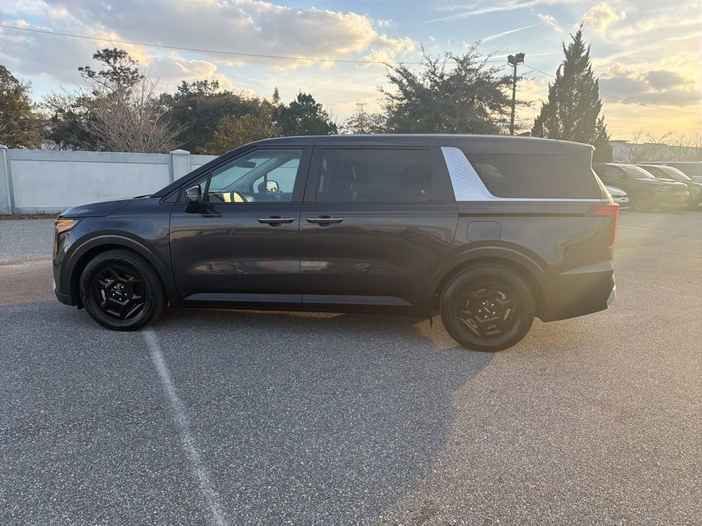 Used 2025 Kia Carnival image 9