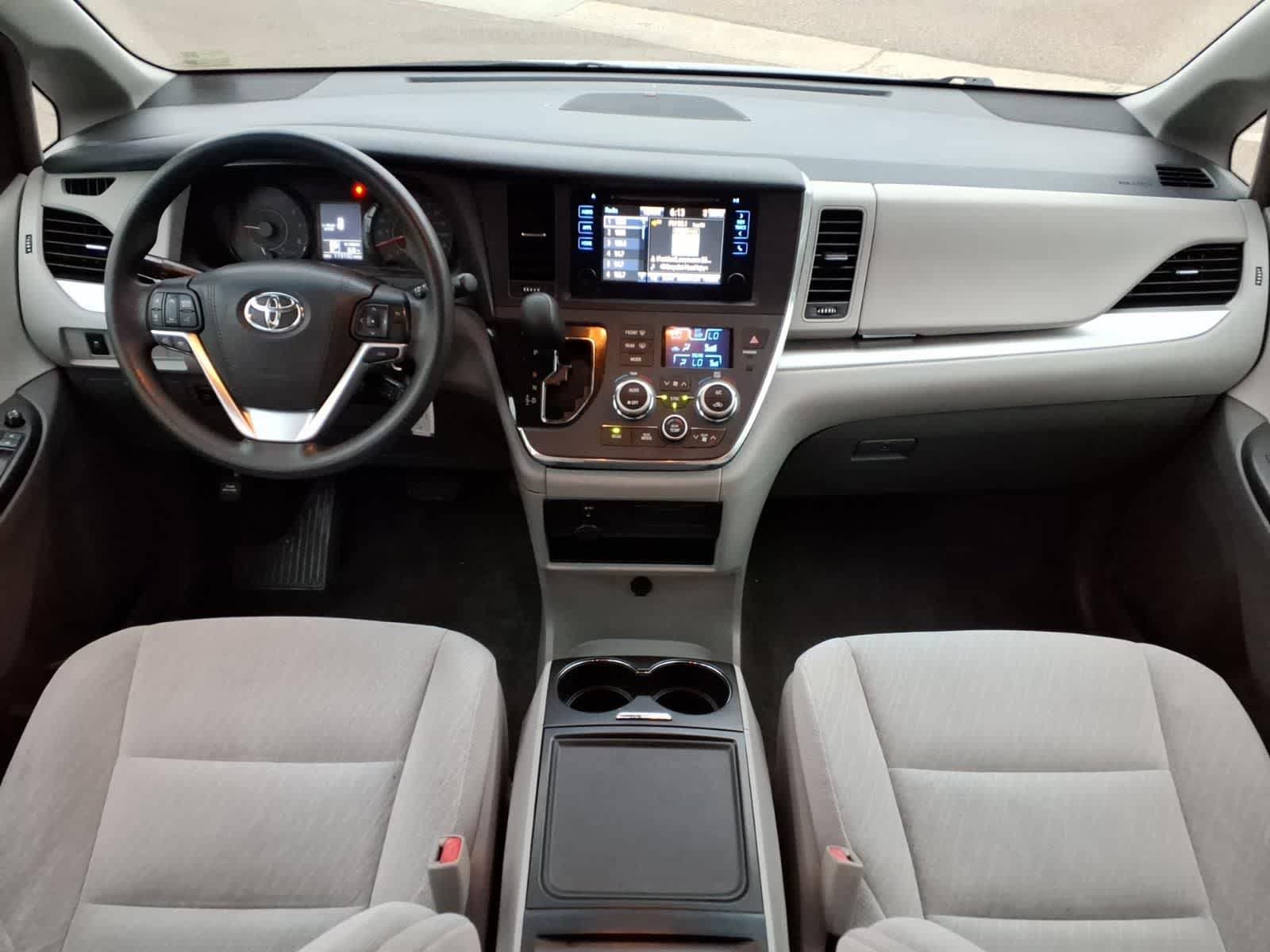 Used 2017 Toyota Sienna LE FWD image 11