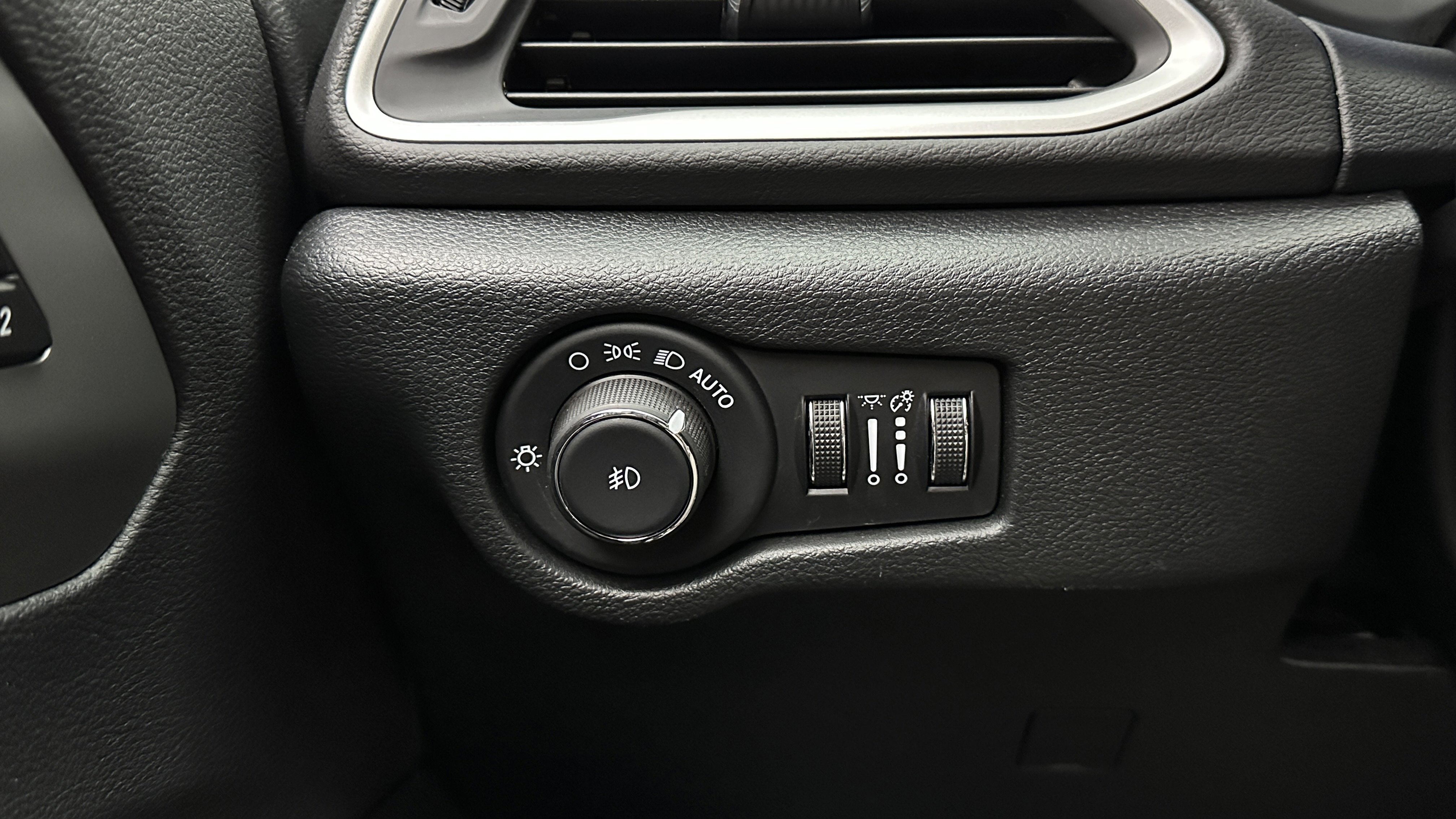 Used 2025 Chrysler Pacifica Select image 22