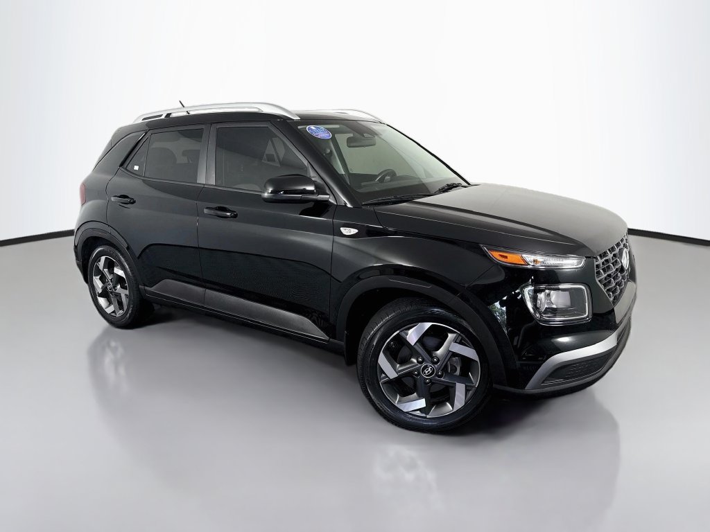 Used 2023 Hyundai Venue SEL FWD image 3