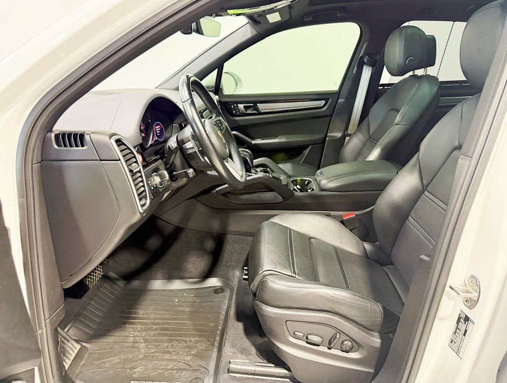 Used 2022 Porsche Cayenne Platinum Edition image 29