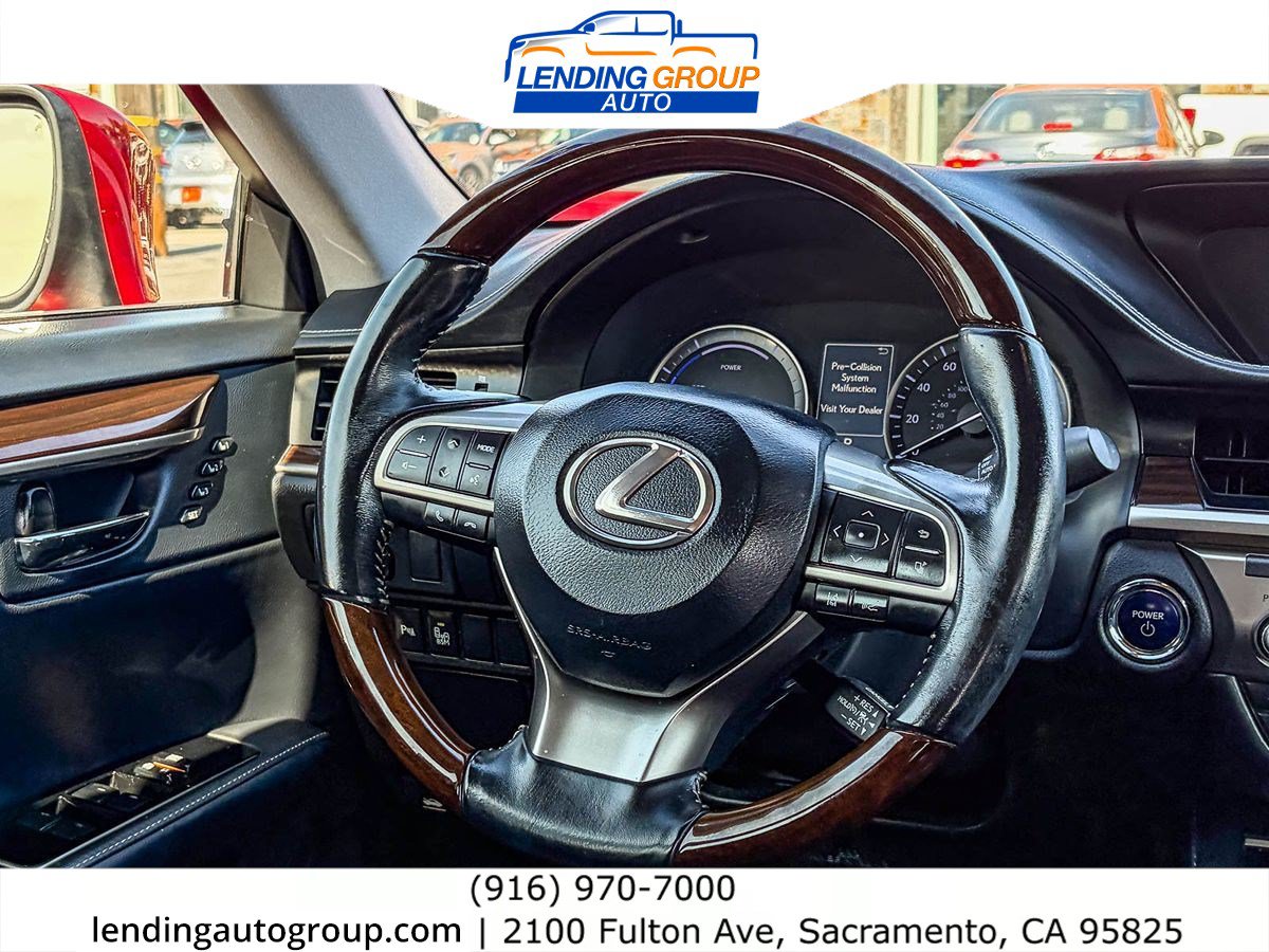 Used 2017 Lexus ES 300h w/ Luxury Package FWD image 14