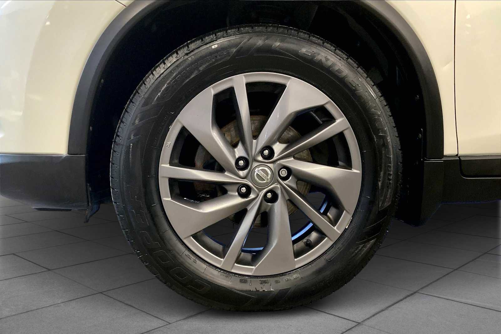 Used 2016 Nissan Rogue SL w/ SL Premium Package image 10